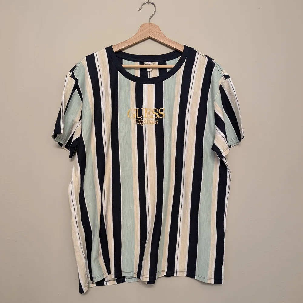 NWT Guess Women's Tee Blue White Vertical Striped Embroidered Logo Size Large - Picture 6 of 10